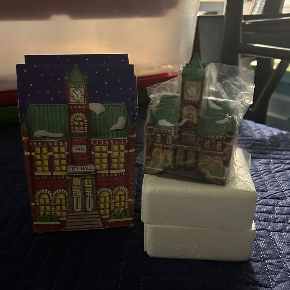 Department 56 City Hall with Green Roof and Red Brick